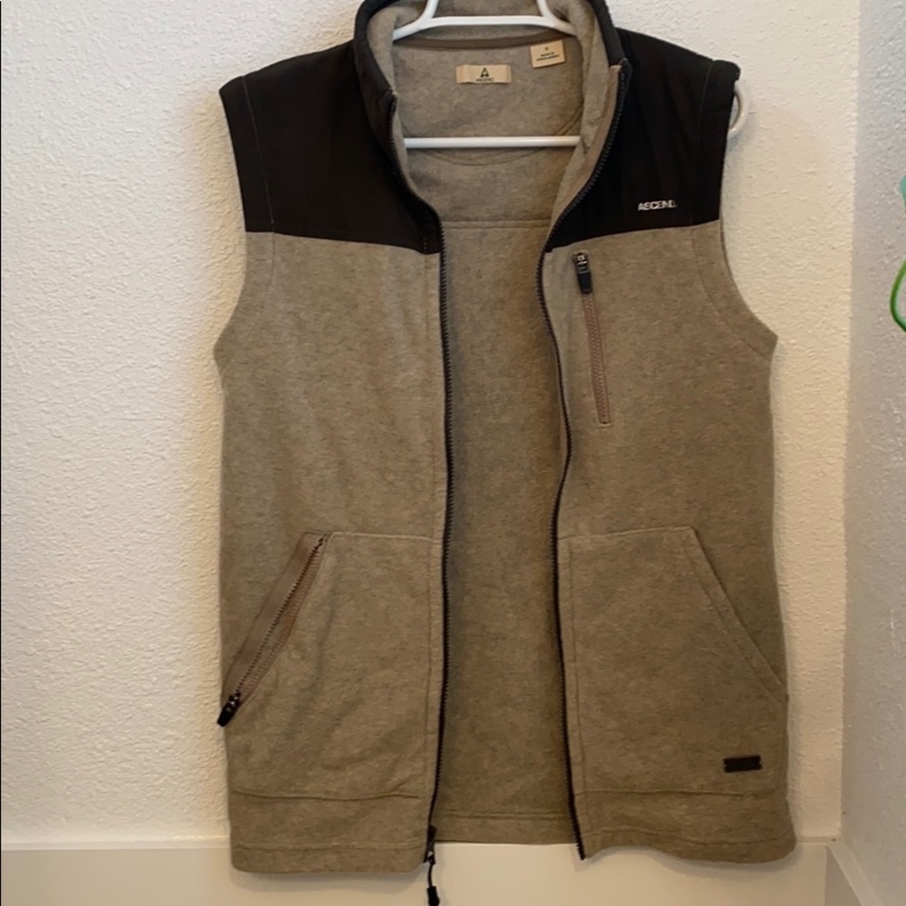 Ascend Fleece Vest